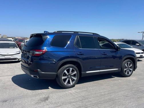 Obsidian Blue Pearl 2023 Honda Pilot Touring 8-Passenger