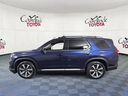 Obsidian Blue Pearl 2023 Honda Pilot Touring 8-Passenger