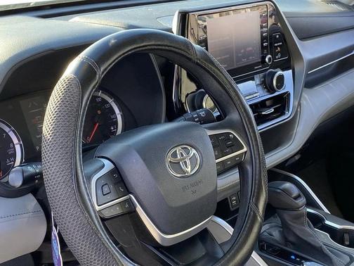2022 Toyota Highlander L
