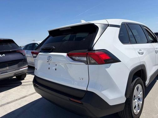 Ice Cap 2025 Toyota RAV4 LE