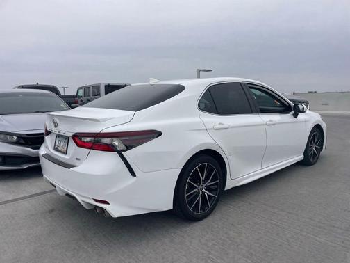 Ice Cap 2024 Toyota Camry SE