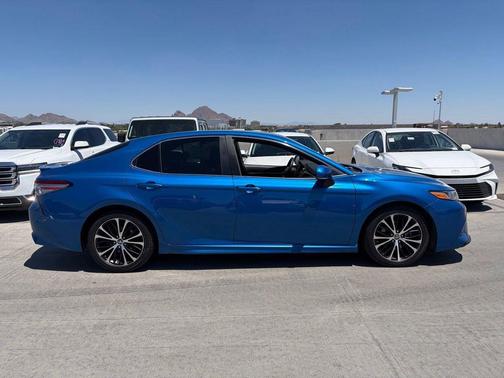 Blue Streak Metallic 2018 Toyota Camry SE