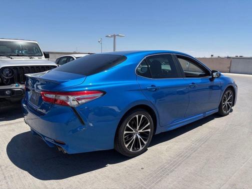 Blue Streak Metallic 2018 Toyota Camry SE