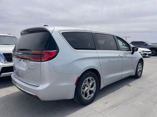 Silver Mist 2024 Chrysler Pacifica Limited