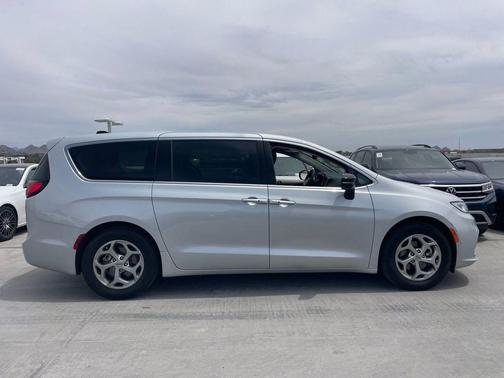 Silver Mist 2024 Chrysler Pacifica Limited