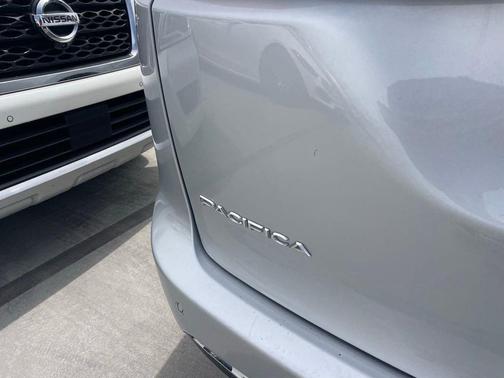 Silver Mist 2024 Chrysler Pacifica Limited