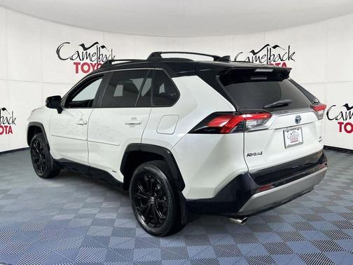Blizzard Pearl/Midnight Black Metallic 2022 Toyota RAV4 Hybrid SE