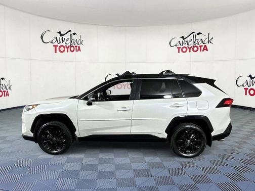 Blizzard Pearl/Midnight Black Metallic 2022 Toyota RAV4 Hybrid SE