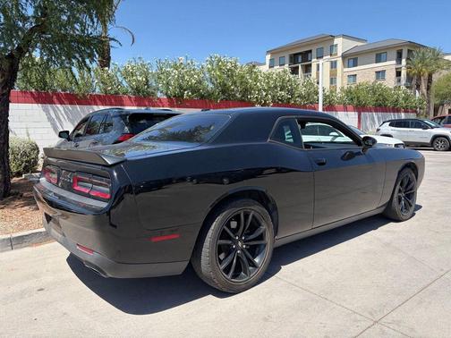 Pitch Black Clearcoat 2018 Dodge Challenger SXT