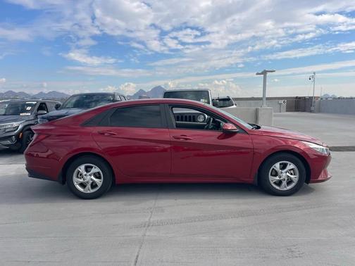 2023 Hyundai ELANTRA SE