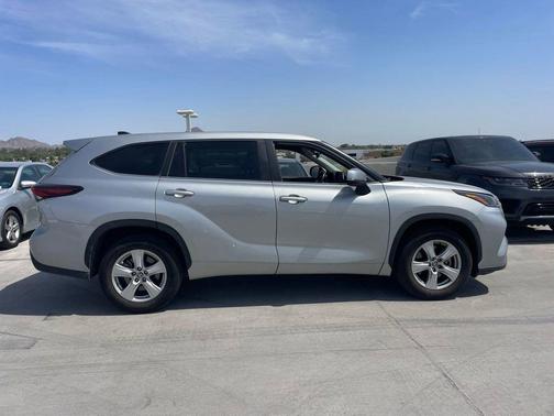 Celestial Silver 2024 Toyota Highlander LE