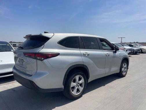 Celestial Silver 2024 Toyota Highlander LE