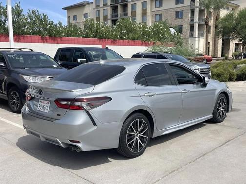 2022 Toyota Camry SE