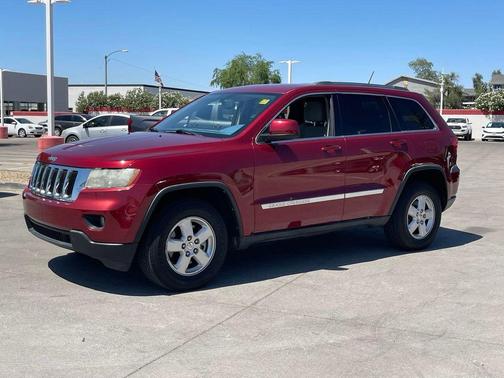 Brilliant Black Crystal Pearlcoat 2013 Jeep Grand Cherokee Laredo