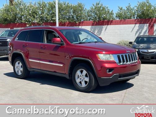Brilliant Black Crystal Pearlcoat 2013 Jeep Grand Cherokee Laredo