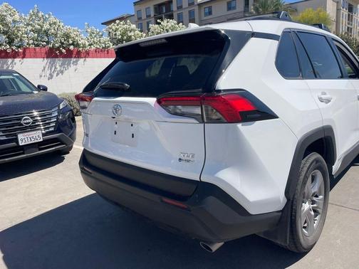 Ice Cap 2025 Toyota RAV4 Hybrid XLE
