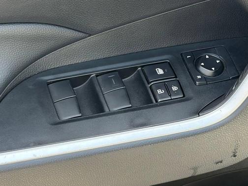 Ice Cap 2025 Toyota RAV4 LE
