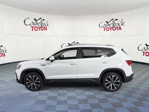 Pure White 2022 Volkswagen Taos 1.5T SE