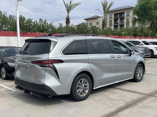 2021 Toyota Sienna XLE 7 Passenger