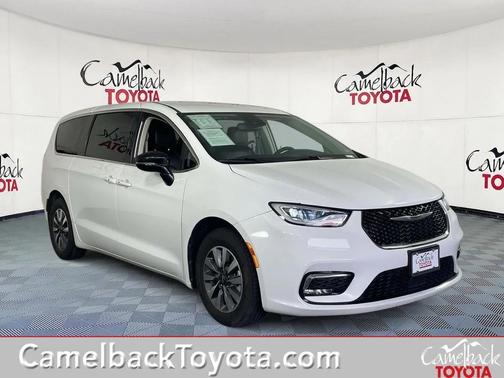 2024 Chrysler Pacifica Hybrid Select