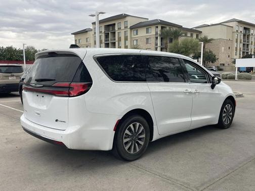 2024 Chrysler Pacifica Hybrid Select