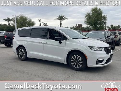 2024 Chrysler Pacifica Hybrid Select
