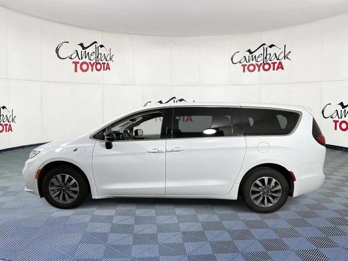 2024 Chrysler Pacifica Hybrid Select