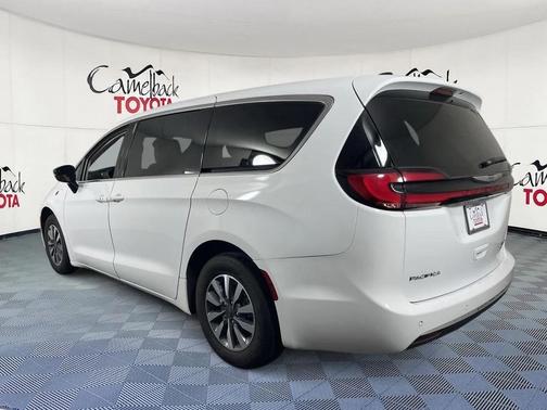 2024 Chrysler Pacifica Hybrid Select
