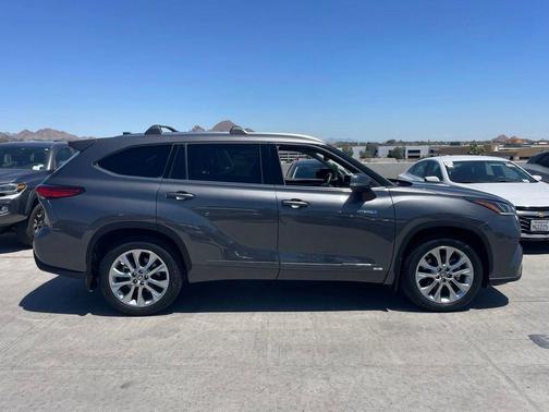 Magnetic Gray Metallic 2020 Toyota Highlander Hybrid Limited