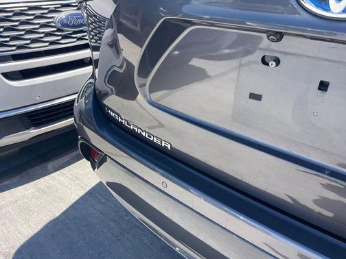 Magnetic Gray Metallic 2020 Toyota Highlander Hybrid Limited