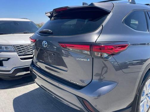 Magnetic Gray Metallic 2020 Toyota Highlander Hybrid Limited