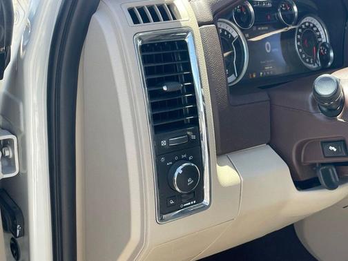 Pearl White 2016 RAM 1500 Laramie