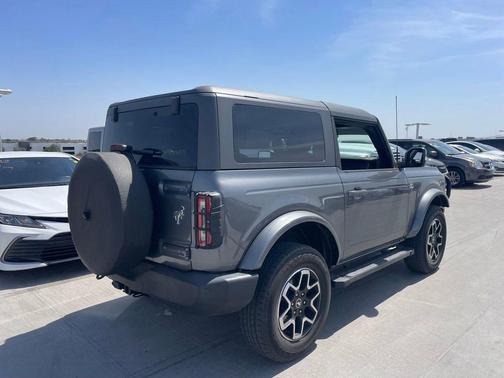 Carbonized Gray Metallic 2023 Ford Bronco Outer Banks