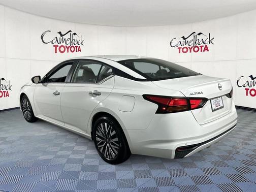 Glacier White 2025 Nissan Altima 2.5 SV