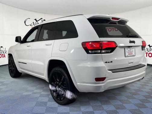 2022 Jeep Grand Cherokee Laredo