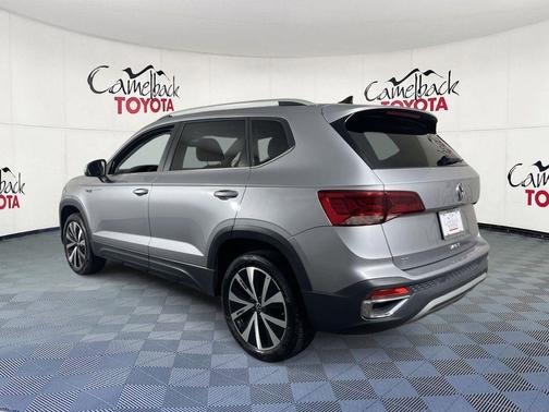 Pyrite Silver 2024 Volkswagen Taos 1.5T SE