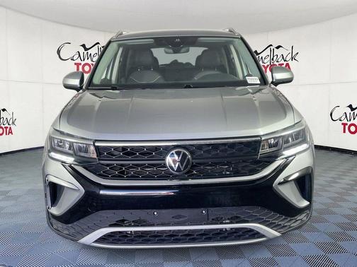 Pyrite Silver 2024 Volkswagen Taos 1.5T SE