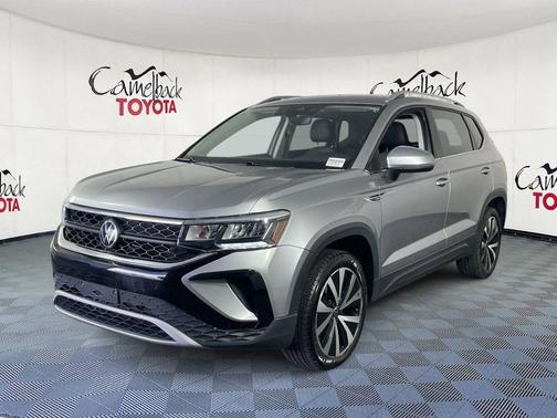 Pyrite Silver 2024 Volkswagen Taos 1.5T SE