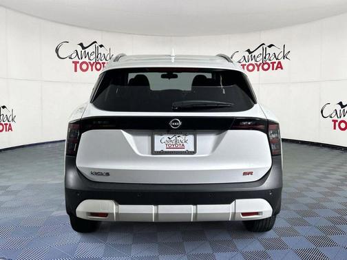 Aspen White Tricoat 2025 Nissan Kicks SR