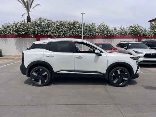 Aspen White Tricoat 2025 Nissan Kicks SR
