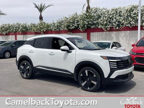 Aspen White Tricoat 2025 Nissan Kicks SR