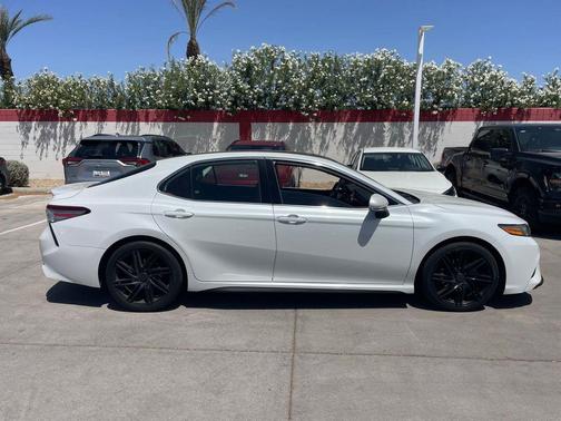 Wind Chill Pearl 2019 Toyota Camry XSE