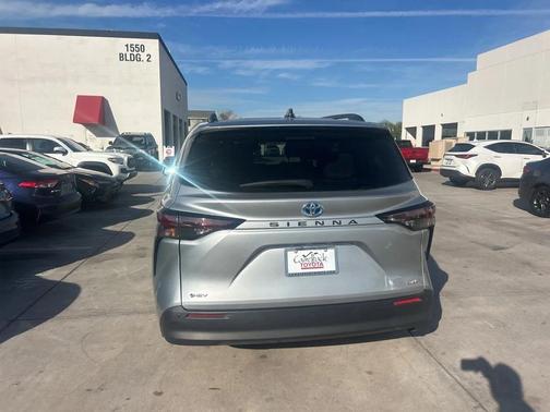 2025 Toyota Sienna XLE