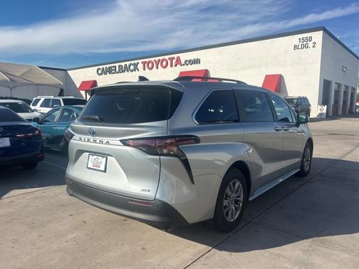 2025 Toyota Sienna XLE