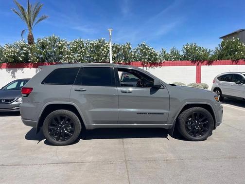 2021 Jeep Grand Cherokee Laredo