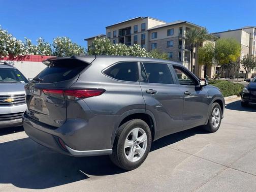 Magnetic Gray Metallic 2023 Toyota Highlander L
