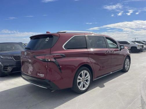 2023 Toyota Sienna Platinum