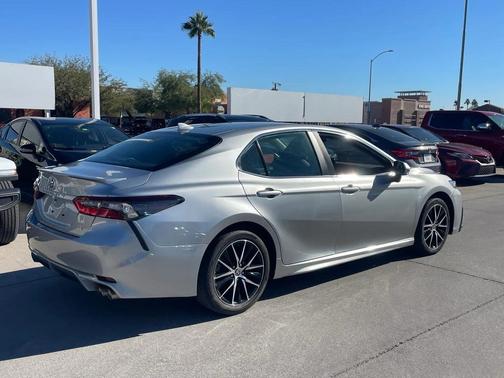 2024 Toyota Camry SE