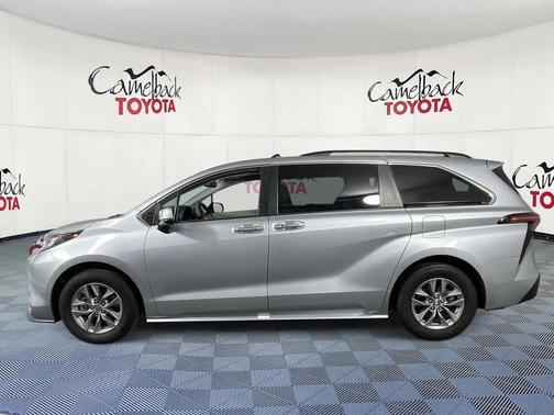 2023 Toyota Sienna XLE