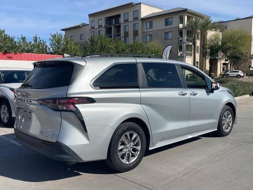 2023 Toyota Sienna XLE